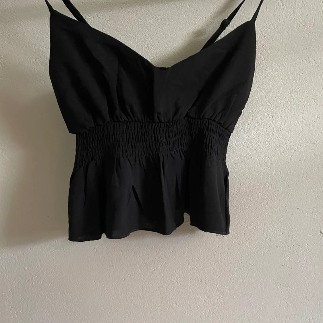 Svart v-ringad topp - 91