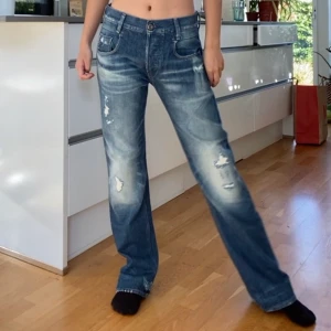Lågmidjade jeans - Lågmidjade jeans från g star. Sitter som en 34-36 i zara jeans👍