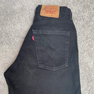 Ett par nästan oanvända Levi’s jeans i storlek W29 L30. Köparen står för frakten