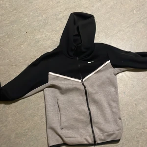 Nike tech fleece  - Jag har använt den typ tre månader 