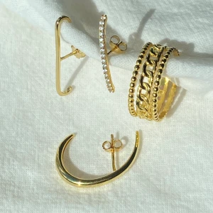 Äkta guldpläterade smycken - Grym kvalité, passar till allt och jättesnygga ihop. Styckpris 69kr men erbjuder paketpris! 12 kr frakt.