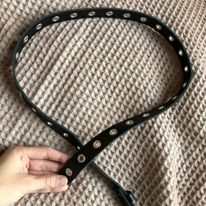 Skärp  - Skärp! Frakt tillkommer på 26kr.