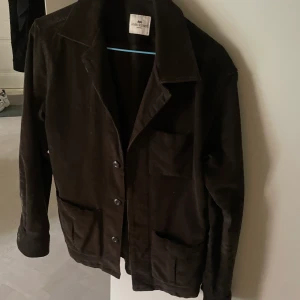John Henric Kavaj/Jacka Grön - Så snygg höst/vårjacka från John Henric i en snygg mörkgrön färg. Nypris 1500:- 