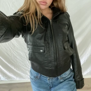 Skinnjacka  - Svart vintage skinnjacka 