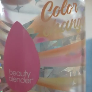 Beauty blender - Color changing beauty blender skriv vid intresse, köptes i hm på stan för 218kr