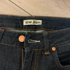 Lågmidjade AcneJeans, säljer då de inte passar mig. Originalpriset är 1100kr. Jätte bra skick, knappt användna🤍