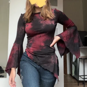 Tie dye topp - Säljer denna fina topp som jag har köpt från humana. Toppen är i jätte fin sick!❤️