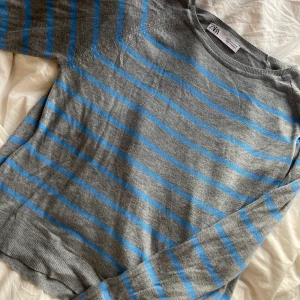 Zara tröja - Så söt tröja från Zara, köpt förra året och knappt använd😊