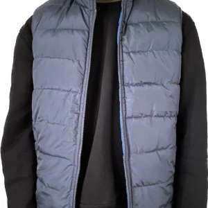 Gap väst - Inte använd Väldigt bra skick Går att använda båda sidorna Kan skickas fler bilder