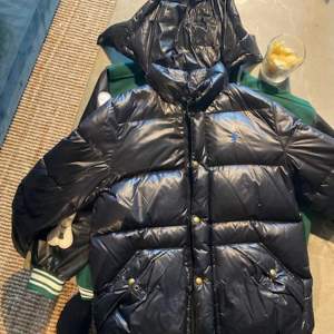 RALPH LAUREN jacka köpt från kidsbrandstore 2019. Köpt för 2500. Pris kan sänkas vid snabb affär