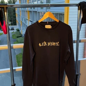 Les deux sweatshirt  - Les deux Crewneck -199kr -Size: L -Navy -Varan är i nyskick! 