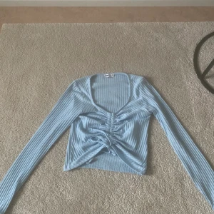 Långärmad topp, strl S - i ganska nyskick, inte använt så mycket 