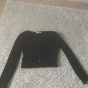 Långärmad topp i strl S - Topp från Pull&bear, ganska nyskick