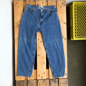 Levis 560 comfort fit 36x32 - Levis 560 comfort/loose fit 36x32. Perfekt secondhandskick.