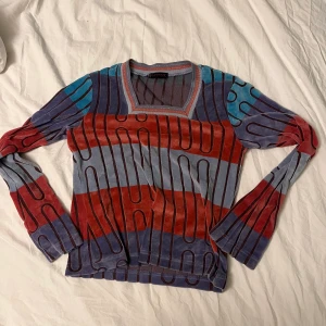 Topp - Färgglad mysig långärmad topp! Sitter som en smäck💖😌kan frakta💋