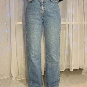 Pull&Bear - Pull&Bear jeans. Köpta från zalando.  Modellen är 168 cm