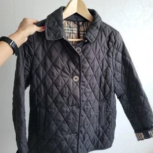 Höstjacka/vårjacka mörkblå quiltad  - Höstjacka/vårjacka storlek 34/36 mörkblå