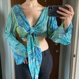 Topp - Så himla himla vacker hippie topp som det gör ont att sälja, men den förtjänar att användas mycket mer än vad jag gör. Jättefint skick! Möts upp i Stockholm eller skickar mot fraktkostnad <3