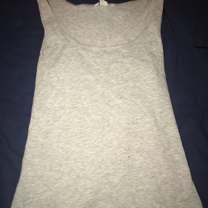 Linnen från New york Str M - Anledningen till varför jag vill inte ha dem är för dem är för stor på mig dem hära linnen är storlek M. Jätte sköna Linnen att sova med. Oanvända linnen. För både Linnen så är det 20kr för en är det 10kr