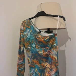 Klänning - Klänning som aldrig är använd🧡