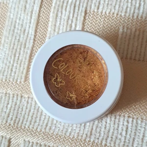 Colourpop Superchock Shadow Ultra Metallic "Sixth Sense" - Sparsamt använd,se bilder. Frakt m frimärke & direkt swish till mig 13kr, välj ej Köp Nu isåfall. Samfraktar för minsta möjliga frakt kostnad för dig. Kontakta mig angående detta