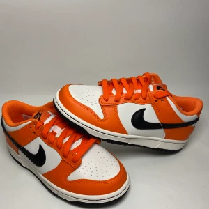 Nike dunk low haloween - Nike dunk low haloween  - 10/10 Nya  - storlek 38,5 - pris 1200kr exklusive frakt 