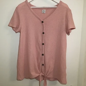 Rosa stickad topp  - FRAKT: 45kr -lite större i storleken än barn storlek (passar mig som har xs/s!) 