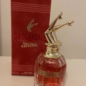 So scandel parfym - So scandel parfym säljs. Ungefär 40 ml kvar. Nypris runt 800 kr