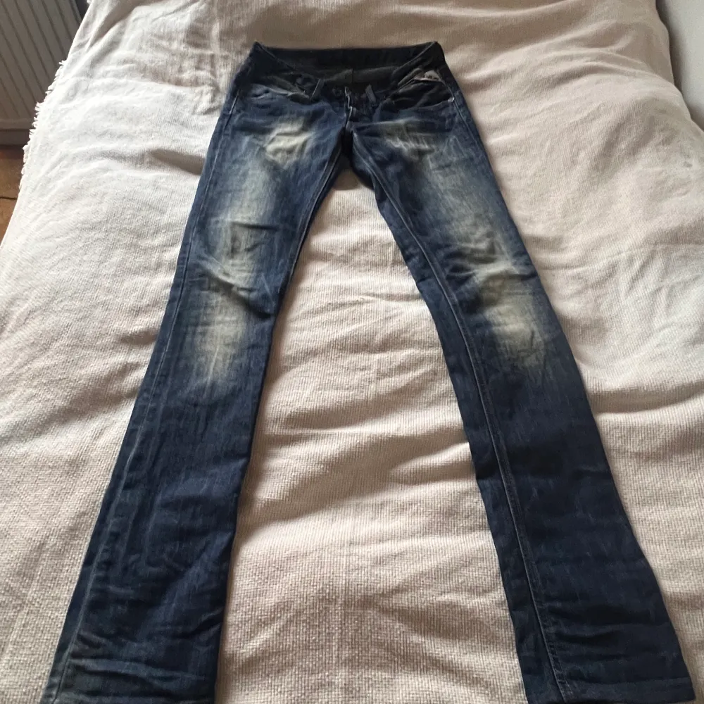 Lågmidjade Repaly jeans i bra skick. Jeans & Byxor.
