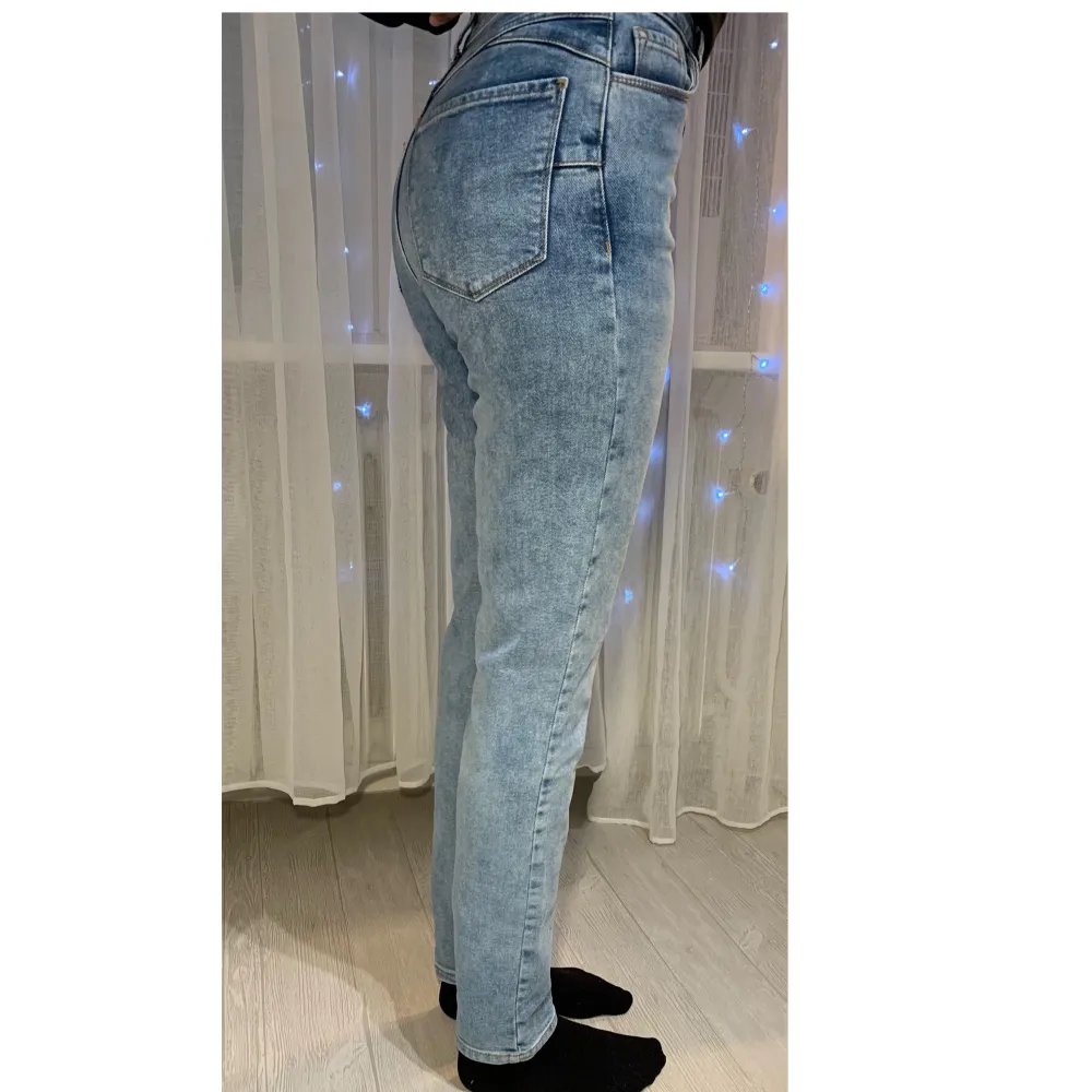 MOM jeans från LIFT&SHAPE  ALDRIG ANVÄNT . Jeans & Byxor.