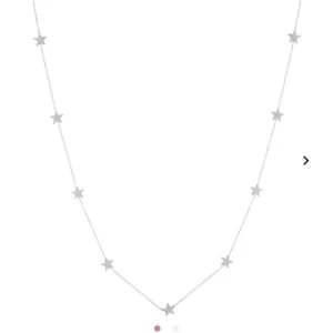 Halsband med stjärnor från Edblad - SÅ snyggt och populärt halsband i silver från Edblad. Nypris 399:-💞💞 Knappt använt och i mycket bra skick. Går att justera längden.