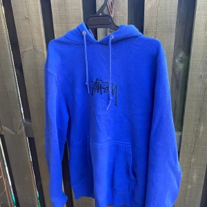 Stussy hoodie - Stussy hoodie  Storlek S   Pris 399  Kond: 9/10