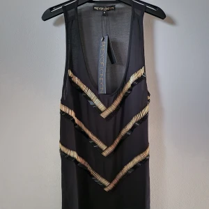 NYTT LINNE - Prey of London - Nytt linne med snygga pärlor. Aldrig använt !