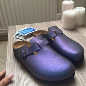 Svincoola birkenstocks i modellen boston. STRL 38 i perfekt skick (funkar både inne och ute)