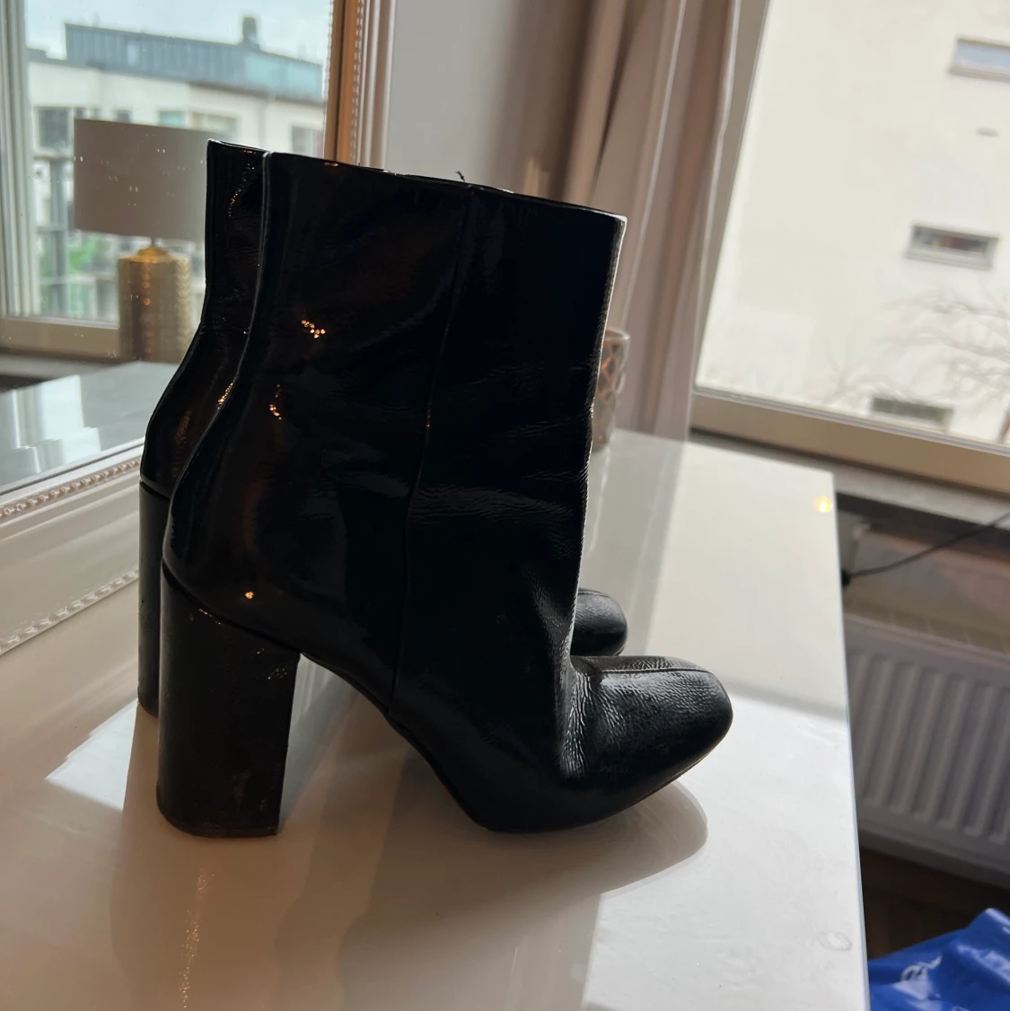 Svarta läder klackskor 