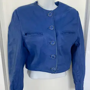 Blå vintage läder jacka. Stl uppskattas till M