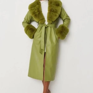 Missguided helt ny - Tyvärr ej fått användning för denna,jackan är helt ny med prislappar mm. passar för tidig vår eller höst