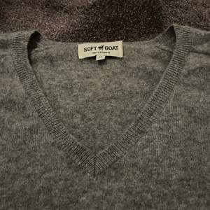 Säljer nu denna superfina softgoat tröjan i Kashmir❤️ den är i topp skick💓 skriv om fler bilder eller vid frågor ❤️