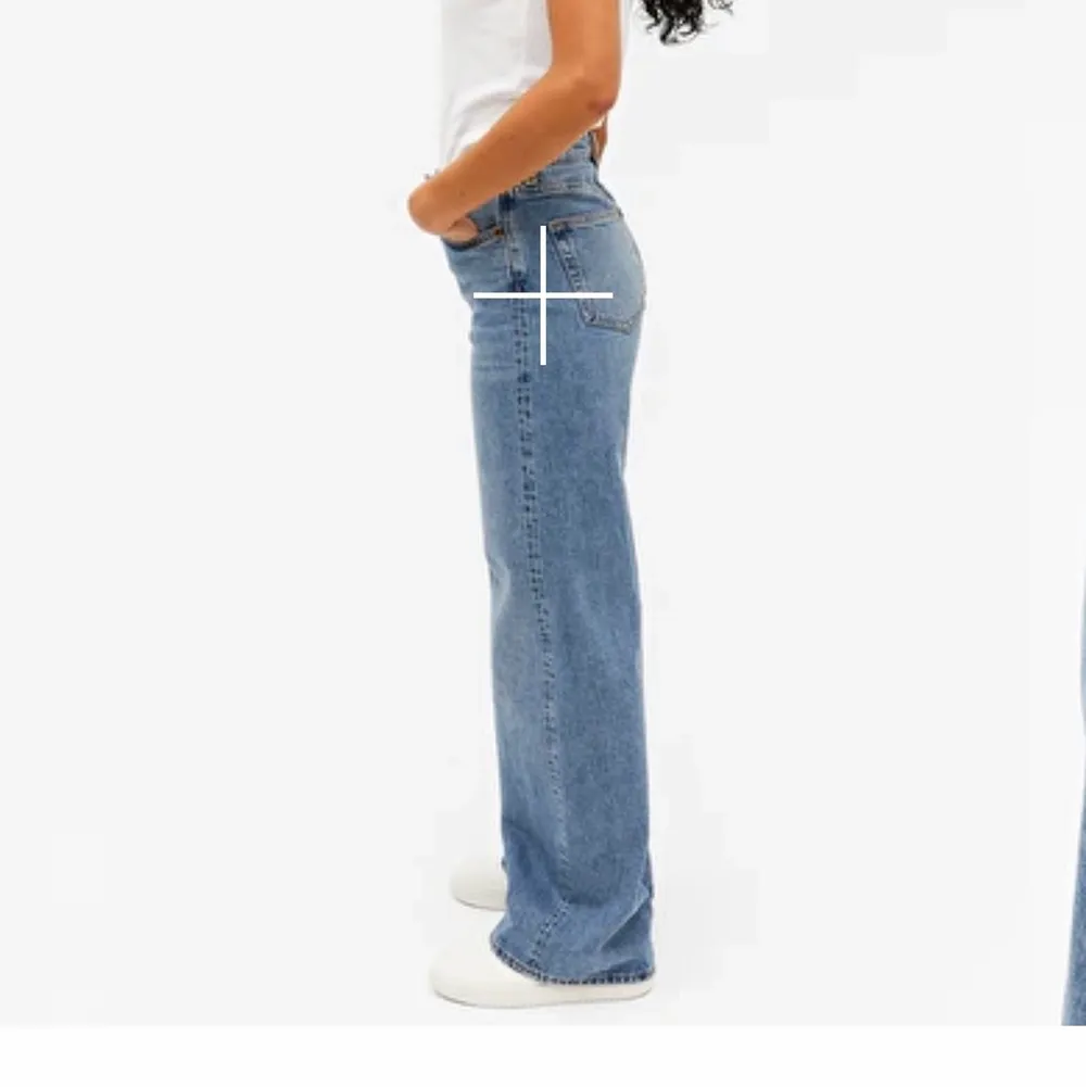 Säljer dessa jeans från monki i modellen yuku då dom inte kommer till användning längre🙌🏼 Dom är i bra skick! Skriv privat för egna bilder! Ny pris är 400. Jeans & Byxor.
