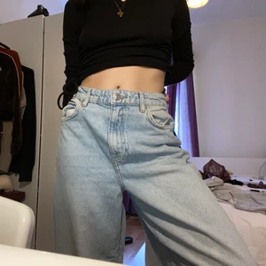 Baggy Jeans  - Säljer dessa byxor från Gina i storlek S, eftersom d inte passar längre. 