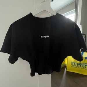 Sixth june korsett topp - Har använt den här 1 gång och det var när jag hade köpt hem den. Passar inte mig, kan passa en som har storlek M eller S. 