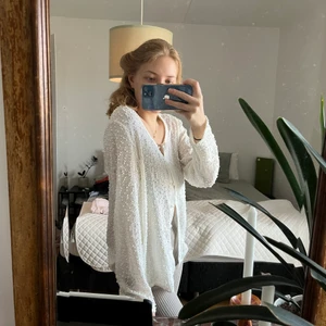 Söt kofta - Söt kofta som är oversize på mig. Skulle säga att den passar S-XL🌸