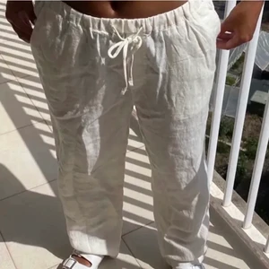 Linnebyxor - Min pojkvän köpte dessa till mig från spanien, så helt nya linnebyxor med pris lappen på! Dem passade inte mig och därför jag säljer dem!❤️