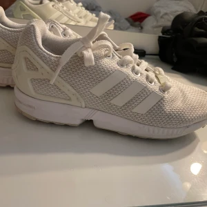 Adidas skor - Vita adidas skor