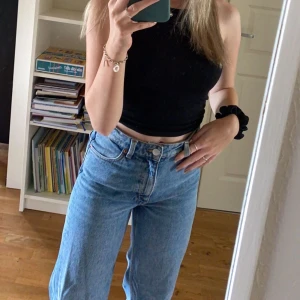 Blåa yoko jeans monki - I bra skick men har använt en del, strl 27. Utropspris 199