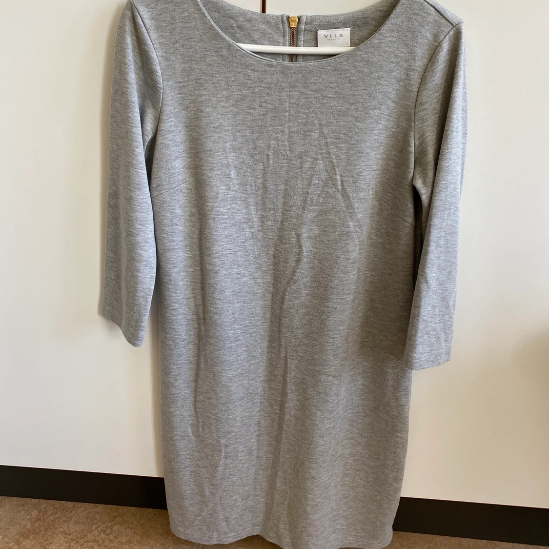 VILA grå klänning