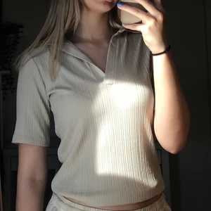 Tröja  - Säljer denna helt oanvända tröja från Gina Tricot 💓 köptes för någon månad sen men har inte kommit till användning, storlek M 🙌🏼 Kan skickas med frakt för 66kr