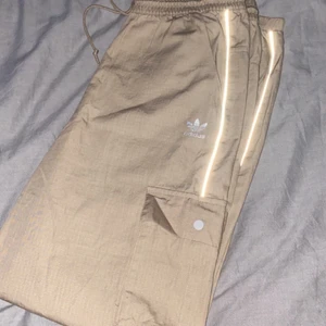 Adidas trackpants  - Helt oanvända i storlek S. Kan både mötas och frakta :) 