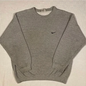 Nike sweatshirt  - Storlek: L.                                                                             Sitter som L                                                                     Skick:7.5/10                                                                           Modellen är 185 cm lång.                                                         Priset går att diskutera 