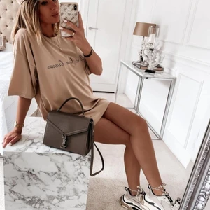 Långt-shirt klänning t-shirt - Utförsäljning av en butik, helt ny 